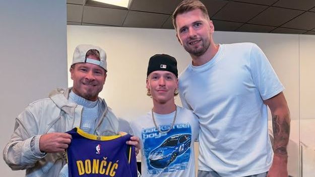 -luka-celebrates-with-backstreet-boys-concert