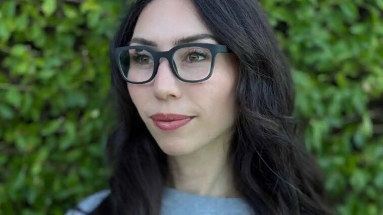 world’s-thinnest-ai-glasses-feature-built-in-ai-assistant