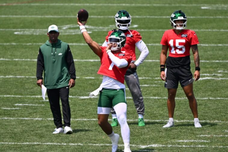 justin-fields’-perfect-start-evaporates-into-forgettable-jets-camp-day-—-and-garrett-wilson-didn’t-help