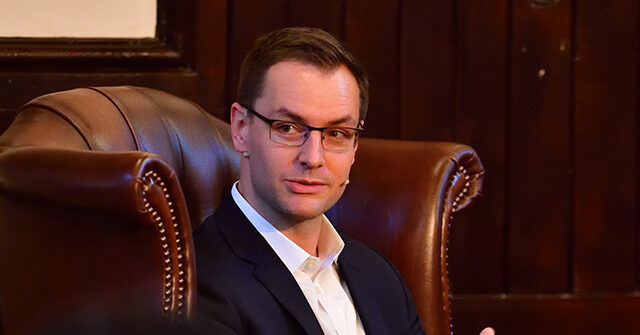 hillary-clinton’s-failed-campaign-manager-robby-mook-resurfaces-as-key-adviser-in-super-pac-tied-to-dems’-house-midterm-plans