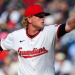 guards’-enright,-battling-cancer,-earns-first-save