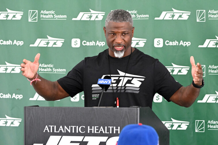 aaron-glenn-concedes-jets’-passing-attack-not-yet-up-to-snuff