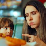 grandmother’s-response-to-mom-‘giving-in’-to-toddler-at-dinner-sparks-heated-debate