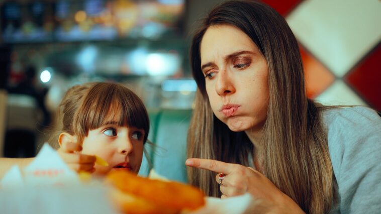 grandmother’s-response-to-mom-‘giving-in’-to-toddler-at-dinner-sparks-heated-debate