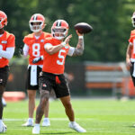 new-york-giants-vs.-cleveland-browns:-which-quarterback-room-would-you-rather-have?