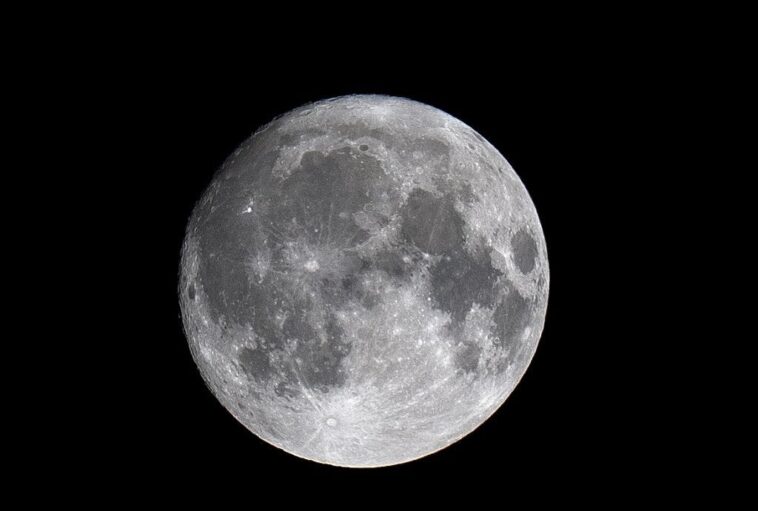nasa-plans-to-build-nuclear-reactor-on-the-moon-in-race-against-china,-russia