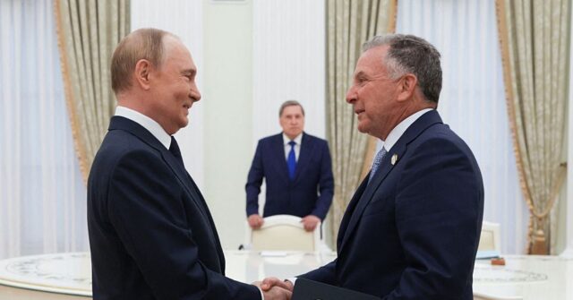 trump-envoy-witkoff-arrives-in-moscow,-meets-putin-for-last-minute-peace-talks