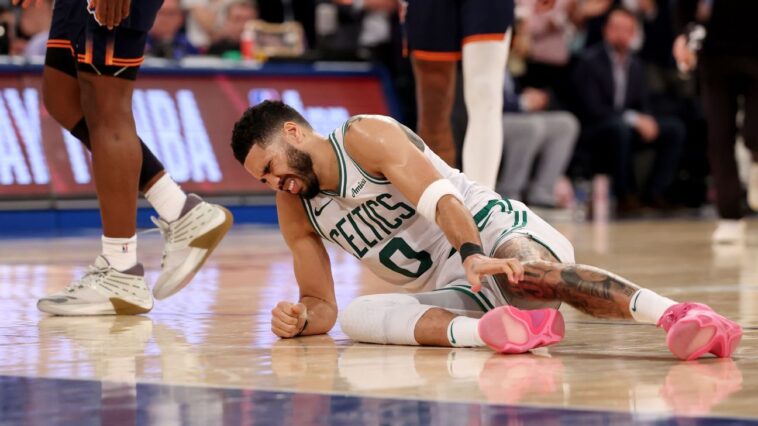 tatum-takes-in-pats-camp-without-walking-boot