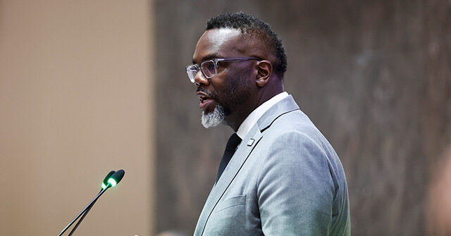 chicago-mayor-brandon-johnson-says-finances-at-‘point-of-no-return’-without-massive-tax-hike