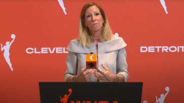 wnba-warns-if-you-throw-anything-on-the-court,-you-will-be-forced-to-attend-10-more-wnba-games