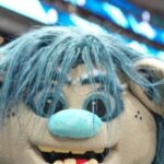 watch:-seattle-kraken-player,-mascot-charged-by-grizzly-bear-during-alaskan-photoshoot