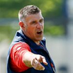 drake-maye-says-mike-vrabel’s-bloodied-face-after-he-rose-from-pile-at-practice-was-reminiscent-of-trump-rally
