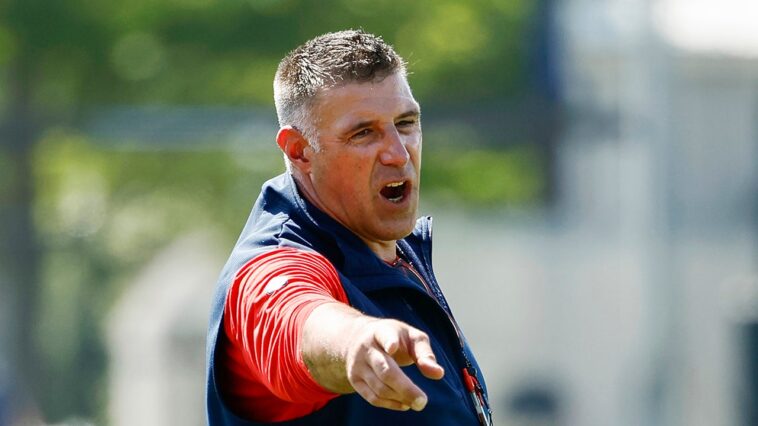 drake-maye-says-mike-vrabel’s-bloodied-face-after-he-rose-from-pile-at-practice-was-reminiscent-of-trump-rally