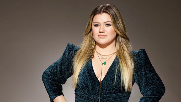 kelly-clarkson-postpones-remaining-las-vegas-shows-for-family-crisis-involving-ex-husband-brandon-blackstock