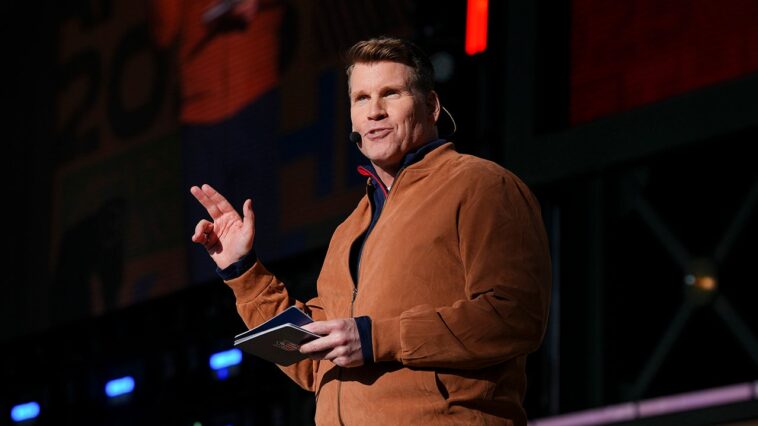 longtime-nfl-redzone-host-scott-hanson-speaks-out-about-uncertainty-with-channel’s-future