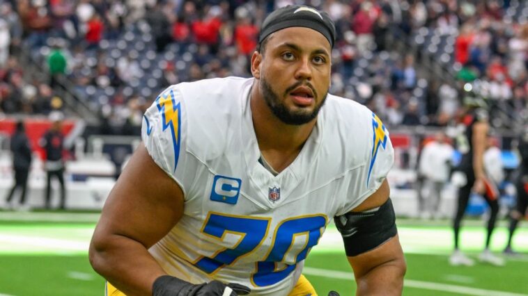 chargers’-slater-done-for-year-with-patellar-tear