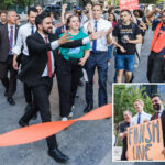 nyc-officials-walk-faster-than-m34-bus-in-rush-hour-race-victory-lap-over-controversial-plans-for-busway