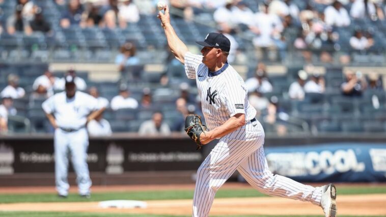 at-old-timers’-game,-clemens-talks-piazza-toss