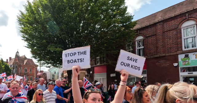 exclusive-video:-‘pedos-out’-protest-held-by-uk-locals-after-migrant-arrested-over-alleged-child-rape