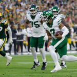 justin-fields-rushes-for-touchdown-in-first-drive-as-jets-quarterback
