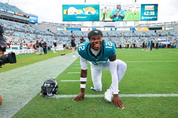 nfl-preseason-blitz:-jaguars-rookie-travis-hunter-plays-both-ways-in-preseason-debut