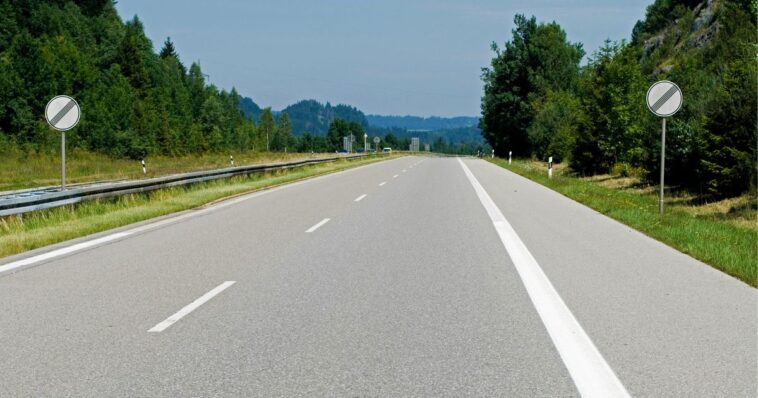 driver-in-germany-learns-there-is-a-limit-to-how-fast-you-can-travel-the-autobahn-–-it-was-an-expensive-lesson