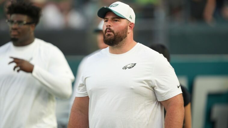 eagles’-dickerson-injured-in-practice,-exits-on-cart