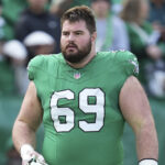 eagles’-pro-bowl-guard-landon-dickerson-carted-off-practice-field-in-major-injury-worry