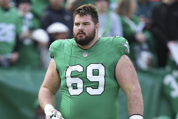 eagles’-pro-bowl-guard-landon-dickerson-carted-off-practice-field-in-major-injury-worry