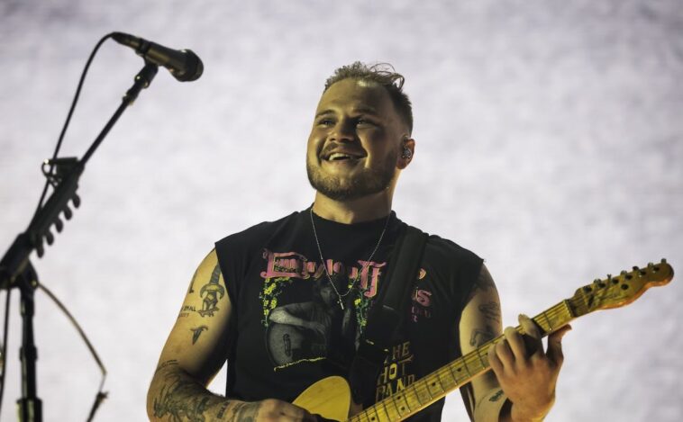 after-squabble-with-chiefs-fans,-country-star-says-he’ll-‘never-play-in-kansas-city-again’