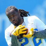 chargers’-najee-harris-runs-drills-for-first-time-since-eye-injury-in-fourth-of-july-mishap