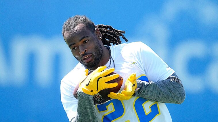 chargers’-najee-harris-runs-drills-for-first-time-since-eye-injury-in-fourth-of-july-mishap