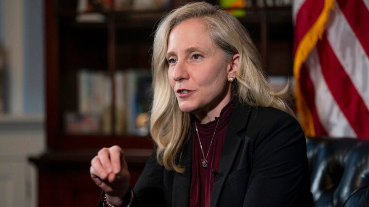 abigail-spanberger,-democratic-governor-hopeful,-unveils-education-overhaul-plan-as-election-nears