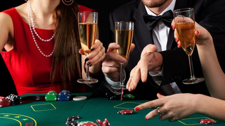 las-vegas-tourism-officials-blame-tariffs-for-fewer-visitors-as-others-say-magic’s-gone