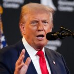 trump-predicts-little-progress-in-potential-shutdown-talks-with-‘crazy’-schumer,-jeffries