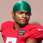 jets’-justin-fields-shares-he’s-‘low-key-addicted’-to-reading-his-bible,-talks-relationship-with-god