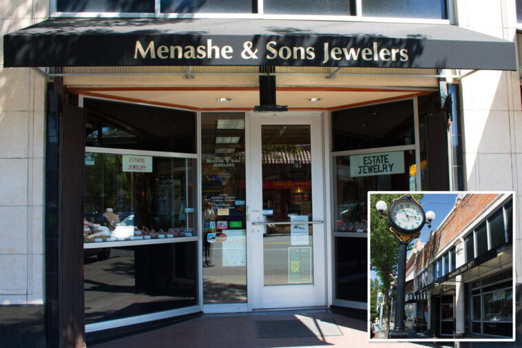 smash-and-grab-robbers-steal-$2m-in-jewelry-in-daytime-seattle-heist-that-took-about-90-seconds