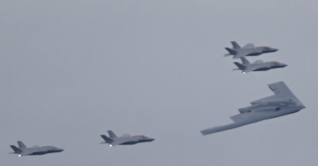 watch:-trump-flies-b-2-stealth-bomber-over-putin’s-head-ahead-of-alaska-summit
