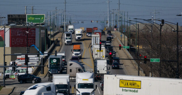video:-18-wheeler-does-u-turn,-kills-3-americans