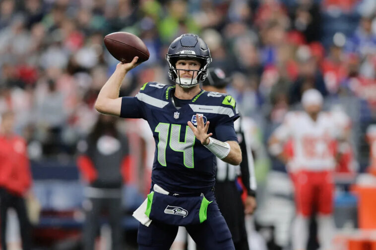 sam-darnold-perfect-in-seahawks-preseason-debut,-jake-bobo-scores-twice-against-chiefs