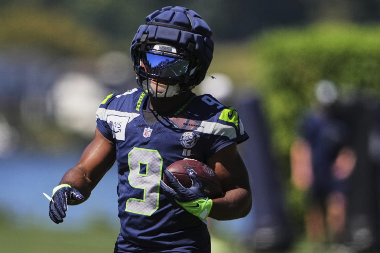 why-it-could-pay-off-to-wait-on-running-backs-in-your-fantasy-football-draft