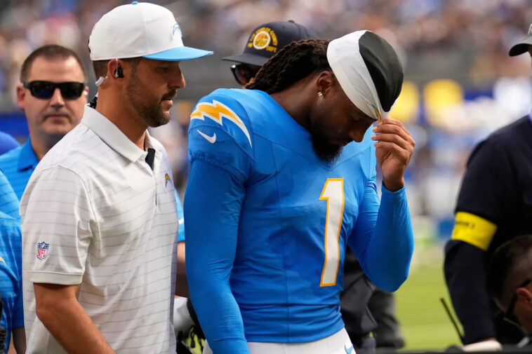 chargers-wr-quentin-johnston-exits-game-after-brutal-hit-to-helmet