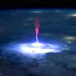 rare-(and-massive)-transient-luminous-event-‘jet’-caught-on-camera-by-iss-astronaut-over-the-us