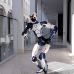 humanoid-robot-turns-heads-at-nyc-sneaker-store