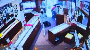 masked-thieves-steal-over-$2-million-in-jewelry-in-90-seconds-in-democrat-run-seattle-(video)