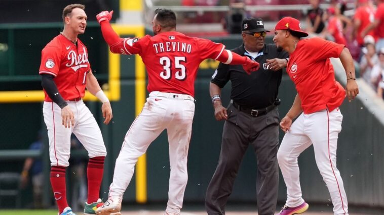 reds-turn-tables-in-extras,-snap-brewers’-streak