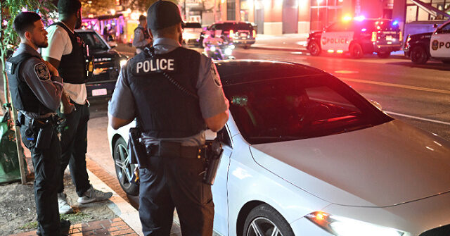 white-house:-dc.-man-on-moped-attacked-officers,-caused-concussion