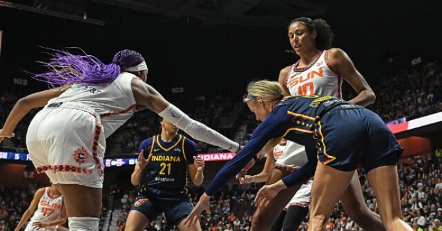 watch:-fever-star-sophie-cunningham-left-writhing-in-pain-after-knee-injury:-‘holy-sh*t’