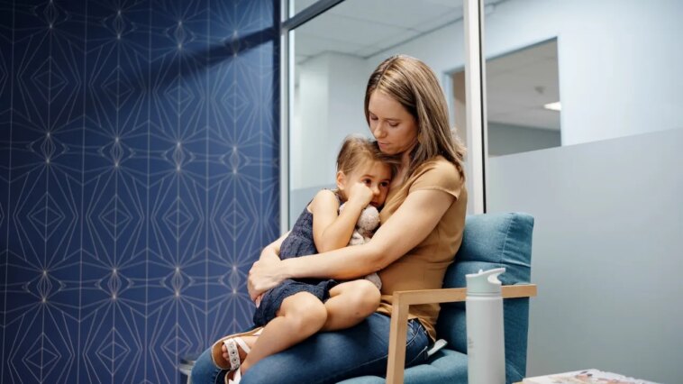 medical-group-goes-against-cdc,-recommends-covid-shots-for-young-kids