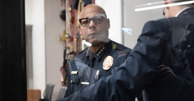 video:-seattle-police-chief-was-yards-away-when-$2-million-smash-and-grab-occurred-at-jewelry-store